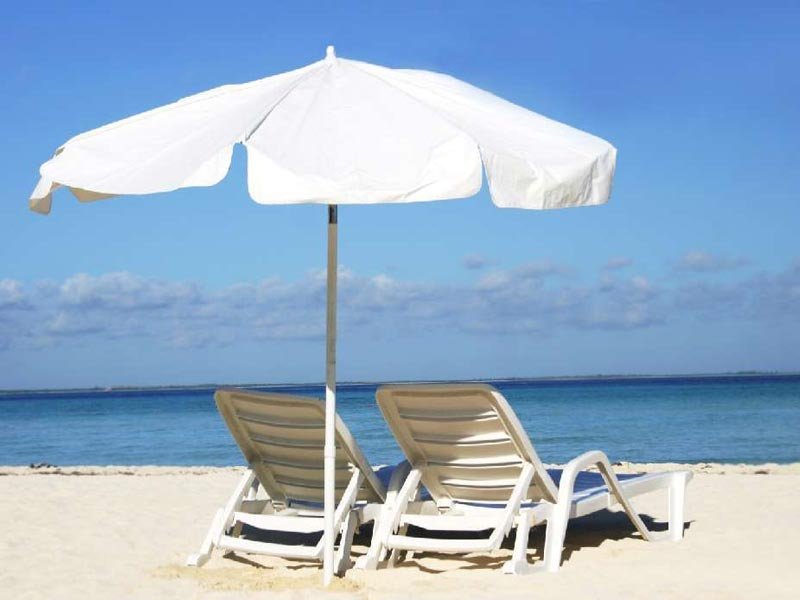 Пляжный зонт – важнейший летний аксессуар