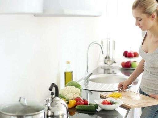 Кухонным лентяйкам в три раза чаще грозит страшный рак груди