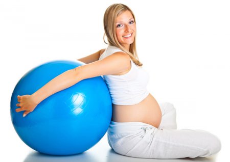 Упражнения для беременных с мячом