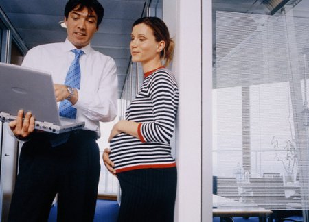 Как сказать на работе о беременности
