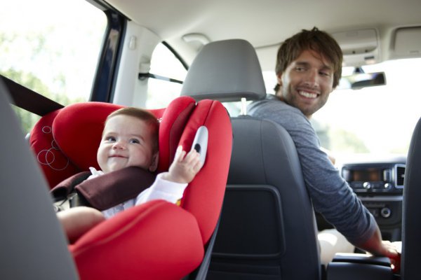 Как правильно перевозить ребенка в машине