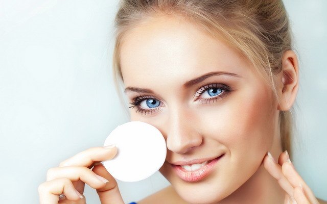 Лучшие средства для удаления макияжа с глаз