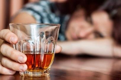 Медики назвали опасную дозу спиртного в неделю